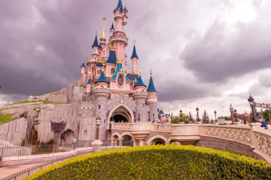 chauffeur taxi pour transfert vers parcs attraction